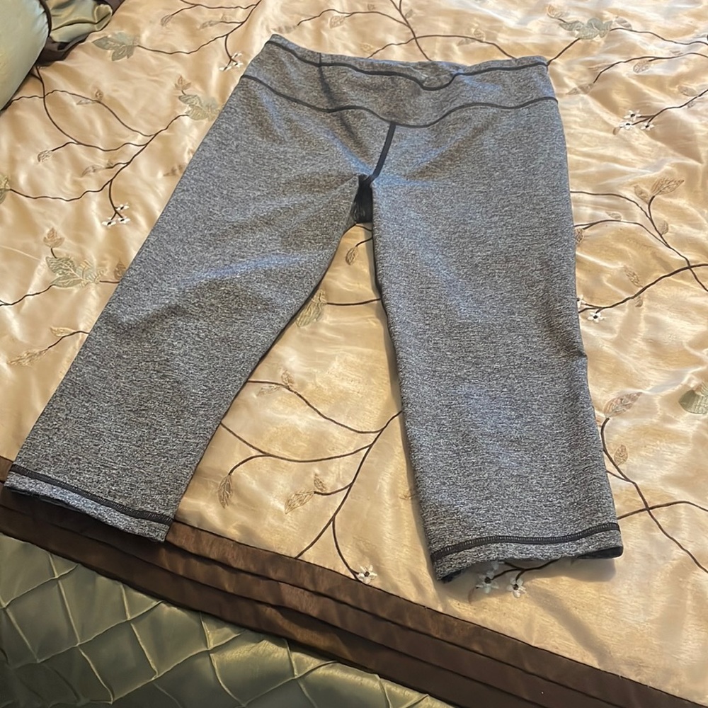 VS workout capris